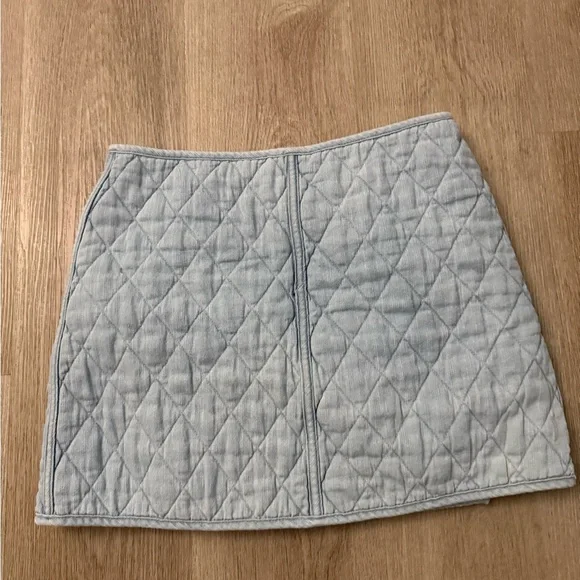 Blank NYC Quilted Denim Mini Skirt Medium Light Wash Wrap Style - Picture 6 of 6